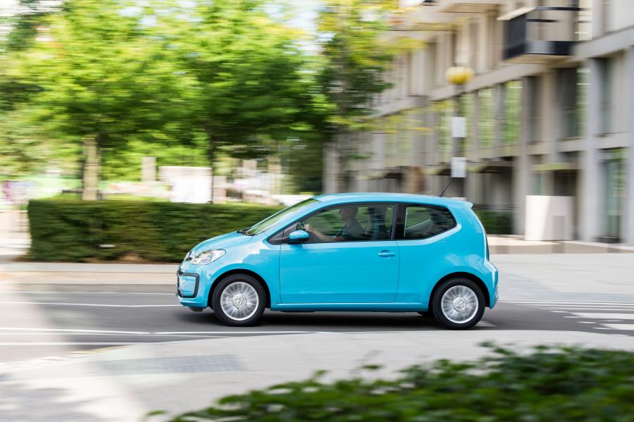  Volkswagen move up! 3-Door 2016 года  (UK) (фото 14 из 16)